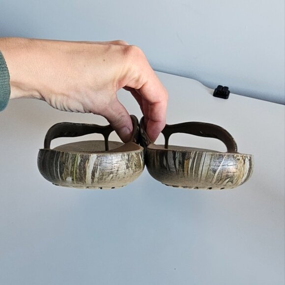 Crocs Women's Camouflage Thong Sandals Size 10 - Picture 9 of 9